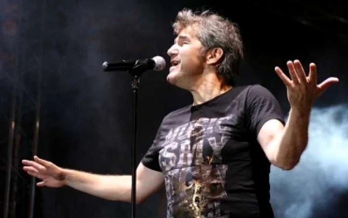 Oradea: Recital Holograf, în Parcarea Independenței