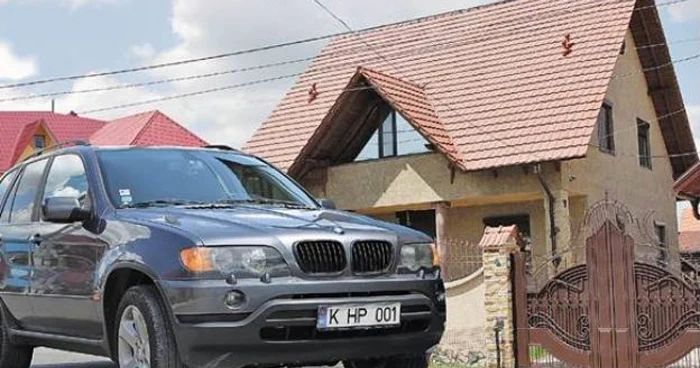 Deşi au doar 25 sau 26 de ani, majoritatea candidaţilor au automobile de lux şi case de milioane. FOTO Ziarul de gardă