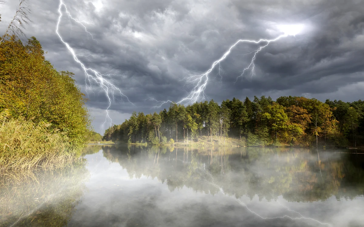Perioade cu instabilitate atmosferică vor apărea izolat și în restul țării. FOTO: Freepik.com