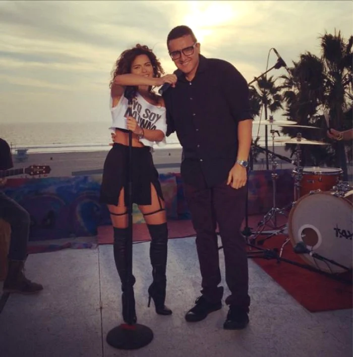 Inna lucrează de la debut cu același impresar, Lucian Ştefan, care i-a fost ani buni și iubit