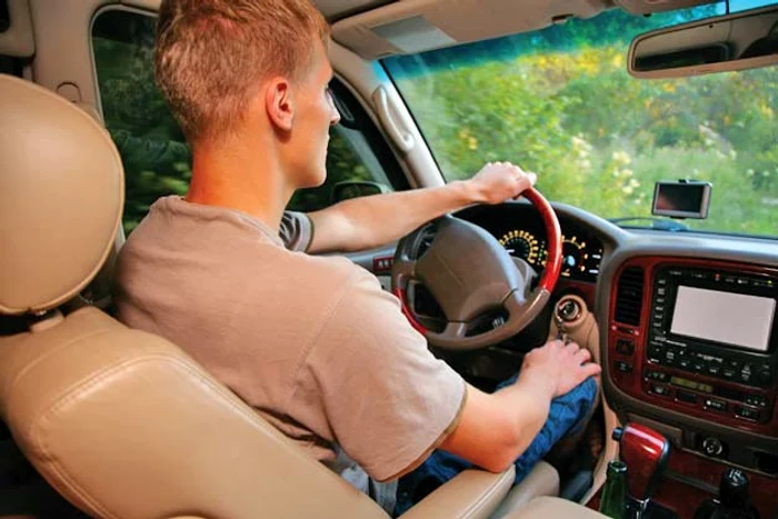 Stilul de condus te jută să consumi mai puţin carburant