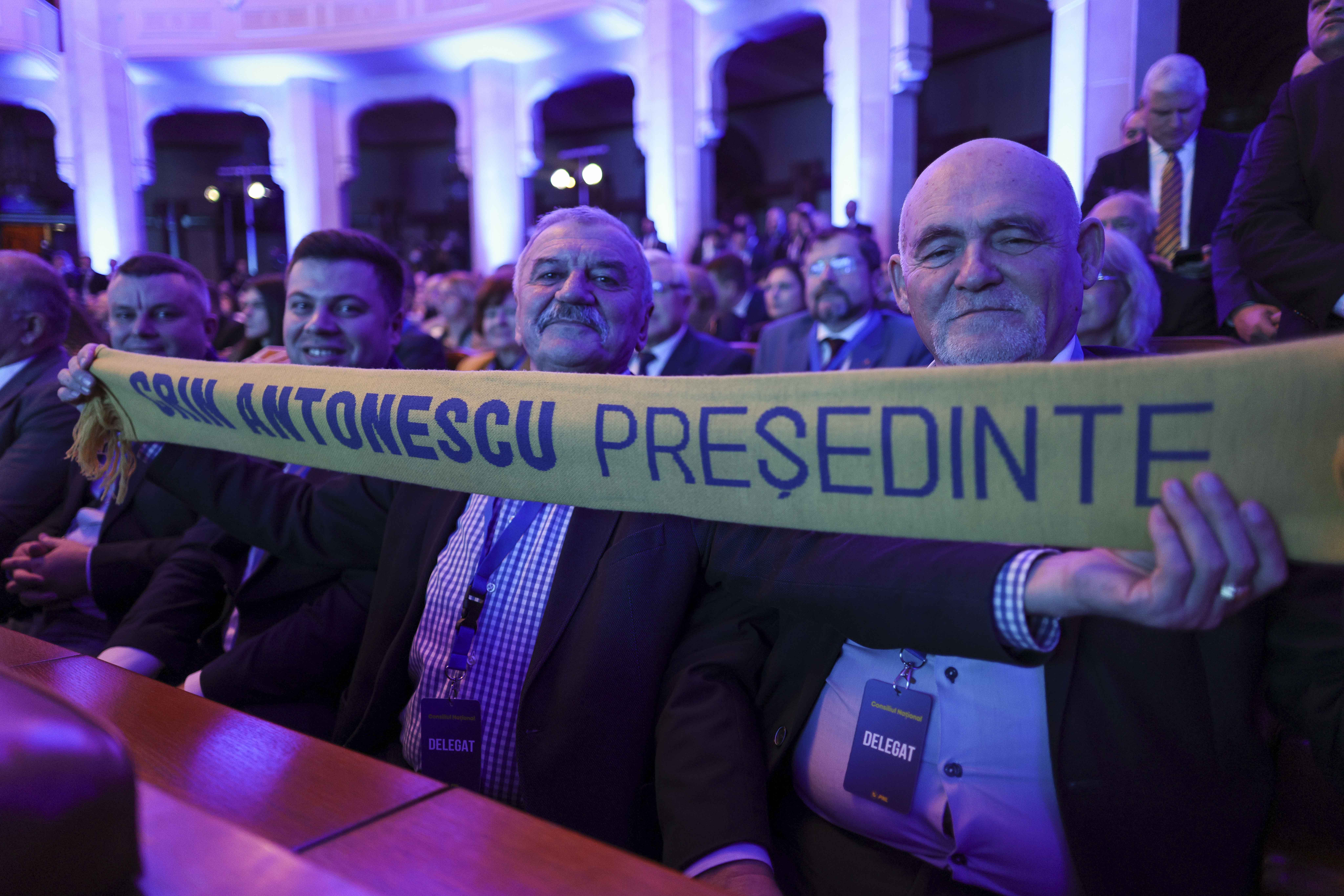 Consiliul Național al PNL pentru validarea lui Crin Antonescu în rolul de candidat al alianței PSD-PNL-UDMR-Minorități la alegerile prezidențiale din mai 2025, desfășurat la Palatul Parlamentului, în București. FOTO Inquam Photos / Octav Ganea
