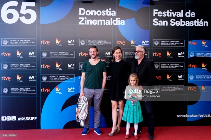 Bogdan Dumitrache, Iulia Lumânare, Adela Marghidan şi Constantin Popescu pe covorul roşu, la Festivalul de Film de la San Sebastian                                                                                             FOTO: gettyimages