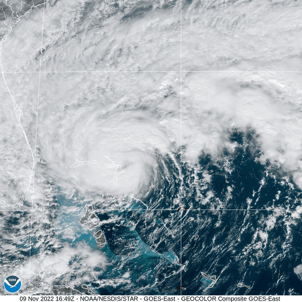 Furtuna tropicală Nicole se va transforma în uragan şi ameninţă coasta atlantică a statului Florida FOTO, VIDEO