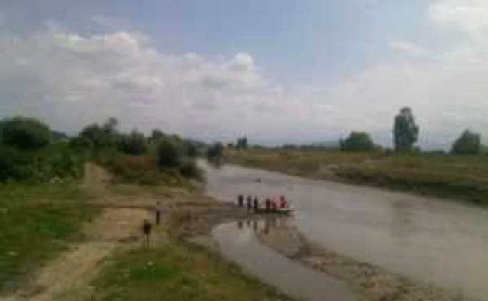 Copiii sunt căutaţi de pompieri. FOTOArhivă.