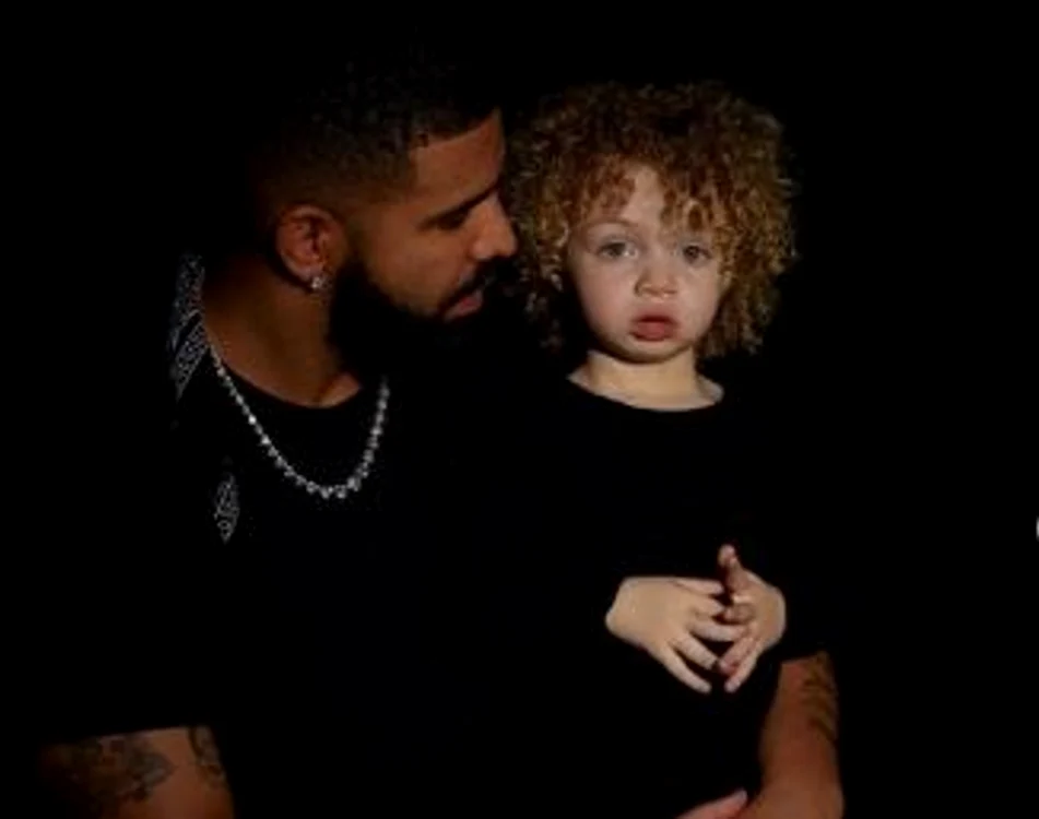 
    Drake și fiulsău, AdonisFoto: Instagram  