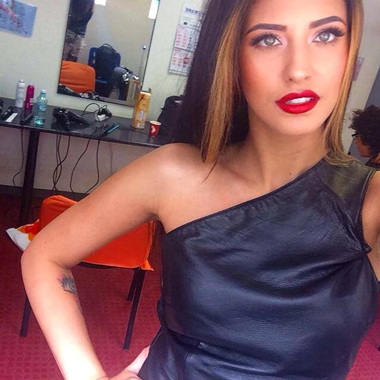 
    Antonia se află în proces de divorţ cu Vincenzo şi solicită şi custodia fetiţei eiFOTO Facebook  
