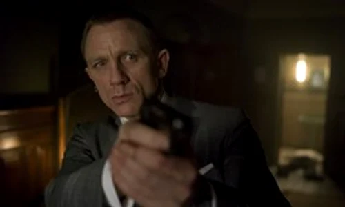 Bond îşi bate concurenţii jpeg