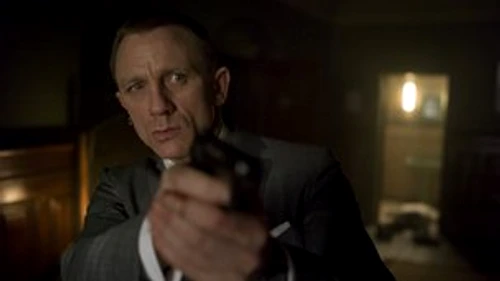 Bond îşi bate concurenţii jpeg