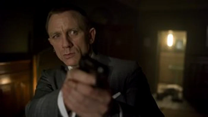 Bond îşi bate concurenţii  jpeg