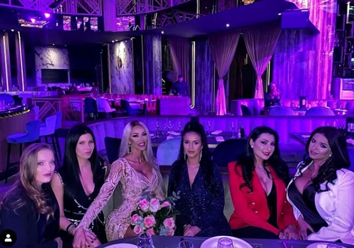 Bianca, alături de fosta soţie a lui Alex şi de prietenele ei la ziua lui Alex Bodi