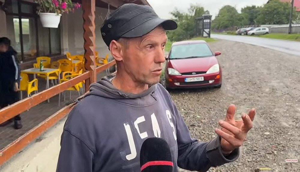 Mărturia localnicului ajuns primul la drona prăbușită în Suceava: „Ardea. O bucată de păpușoi era pârlită toată și erau bucăți de plastic”