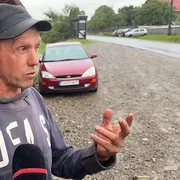 barbatul care a ajuns primul la Drona prabusita in Suceava, captura Ziarul de iasi png