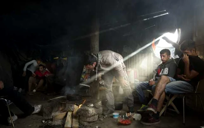 Refugiaţi la Calais Foto: AP
