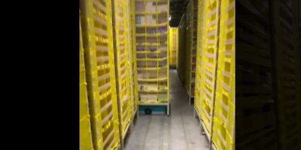 un angajat amazon a fost prins de roboti captura video 