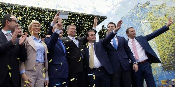 Miting PNL - Piaţa Victoriei - Raluca Turcan - Rareş Bogdan - Klaus Iohannis - Ludovic Orban / FOTO Inquam Photos / Octav Ganea / 18 mai 2019