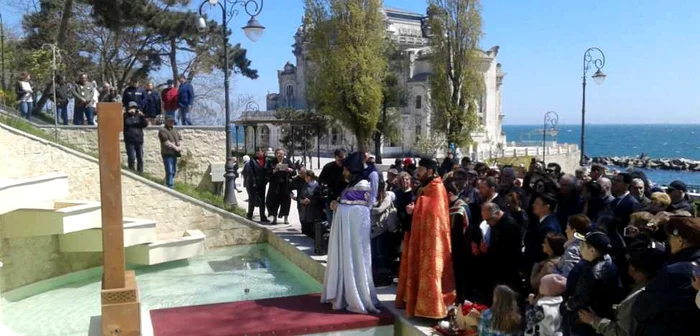 Sfinţirea Hacikarului, pe faleza Cazinoului din Constanţa Foto Sînziana Ionescu