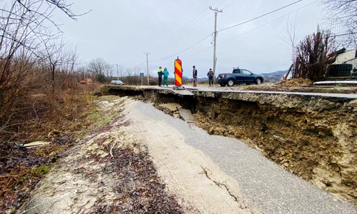 Alunecări de teren în urma ploilor FOTO: Meteoplus