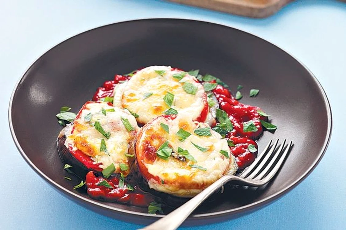 Vinete cu roşii, busuioc şi mozzarella jpeg
