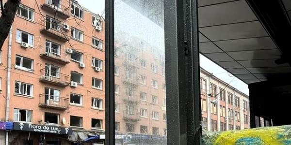 artistul stradal C215 pictează zidurile din Kiev pentru puţină umanitate