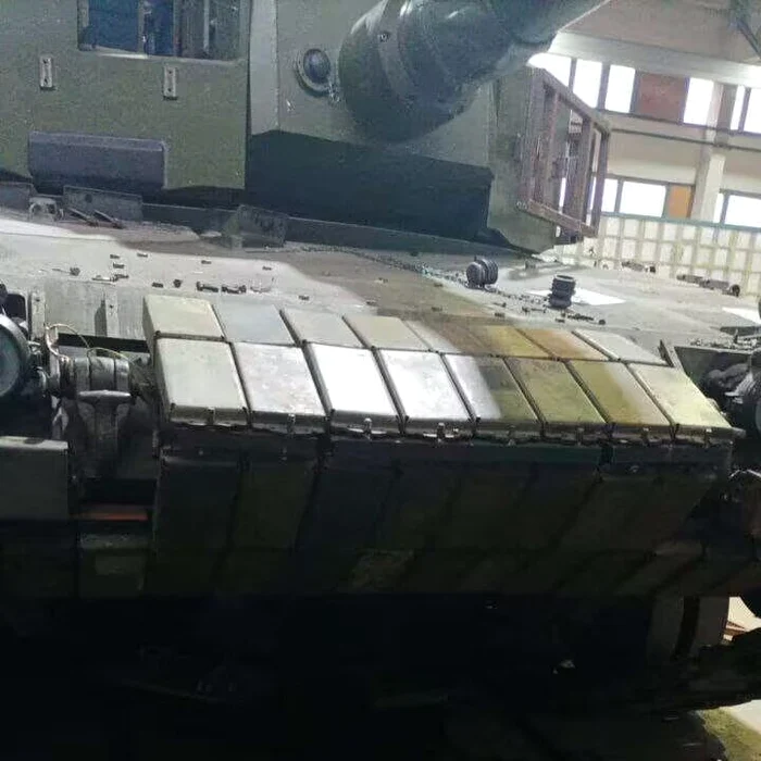 Prima fotografie de până acum a unui tanc Leopard 2 cu blindaj reactiv din Ucraina