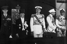 De la stânga la dreapta: Principele Mihai, Edvard Beneš, Regele Carol al II-lea, Principele Regent Paul al Iugoslaviei, Principele Nicolae (© Wikipedia)