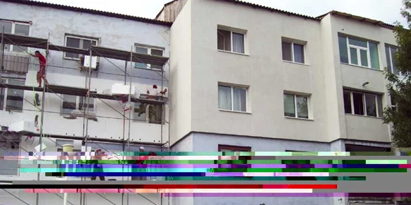 Lucrările de anvelopare a blocurilor sunt în plină desfăşurare la Slatina