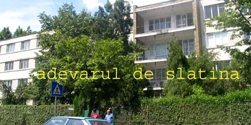 Bolnavul a fost adus vineri la secţia Psihiatrie a Spitalului Judeţean din Slatina de pe strada Drăgăneşti