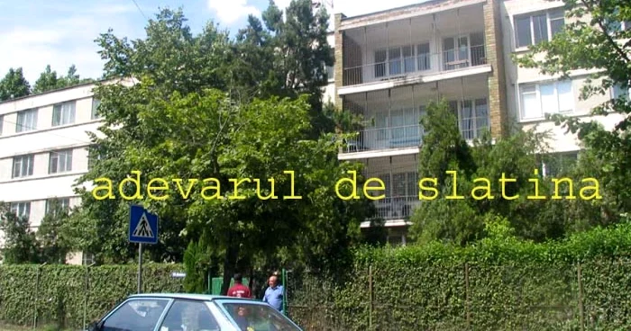 Bolnavul a fost adus vineri la secţia Psihiatrie a Spitalului Judeţean din Slatina de pe strada Drăgăneşti