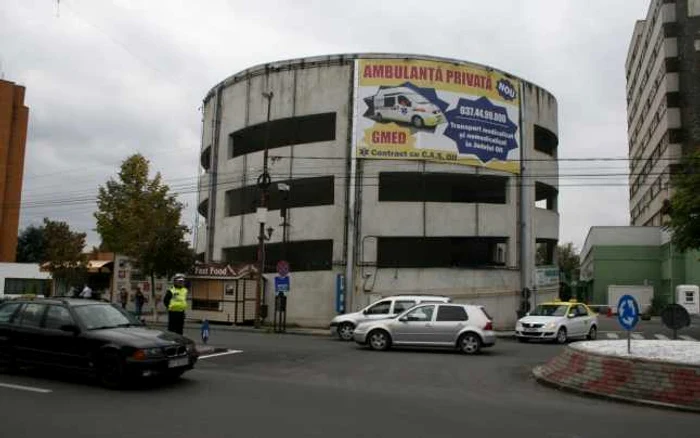 Parcarea supraetajată va fi, cel mai probabil, scoasă la licitaţie. FOTO: Alina Mitran