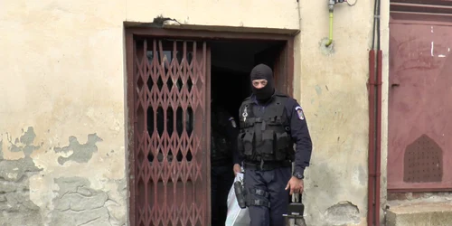 perchezitie judecatoria radauti. foto dinu zara