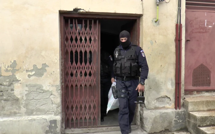 Poliţiştii au perchezitionat casa bărbatului suspectat de furt Foto: arhivă Adevărul