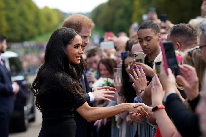 Meghan Markle a făcut baie de mulțime la Palatul Windsor