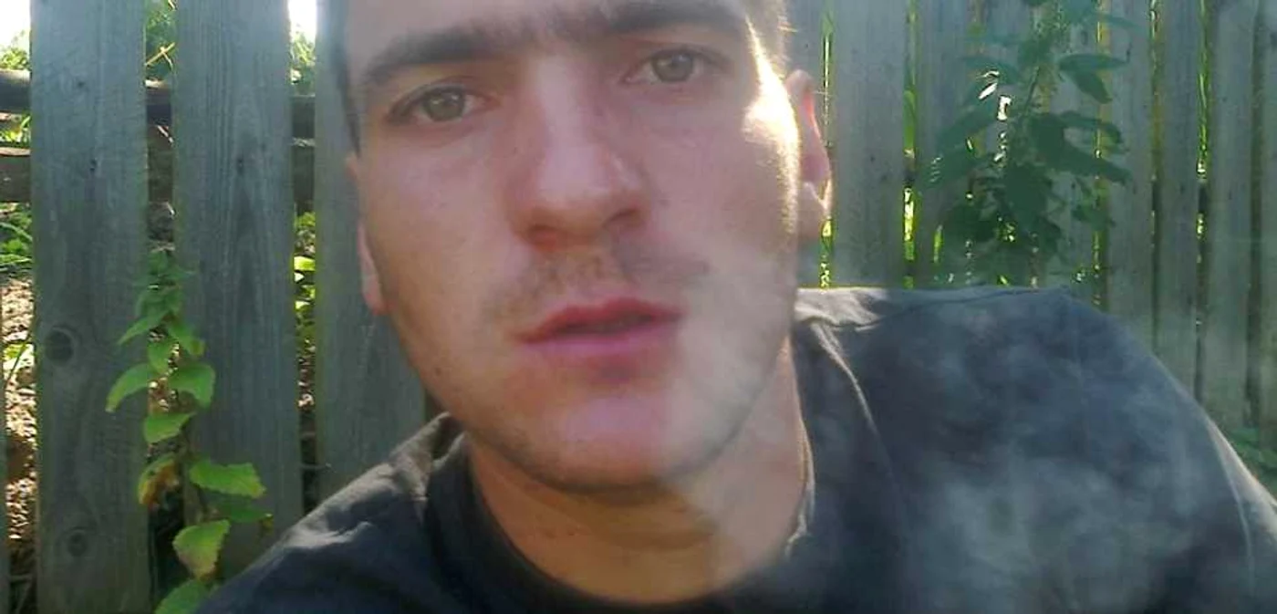 Tânărul a fost trimis în judecată pentru profanare de morminte, după ce a întreţinut relaţii sexuale cu un cadavru FOTO: Facebook Paul Toderaşc