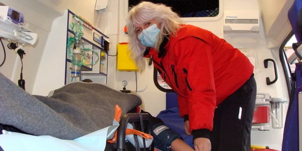 Ambulanţierii lucrează mâine