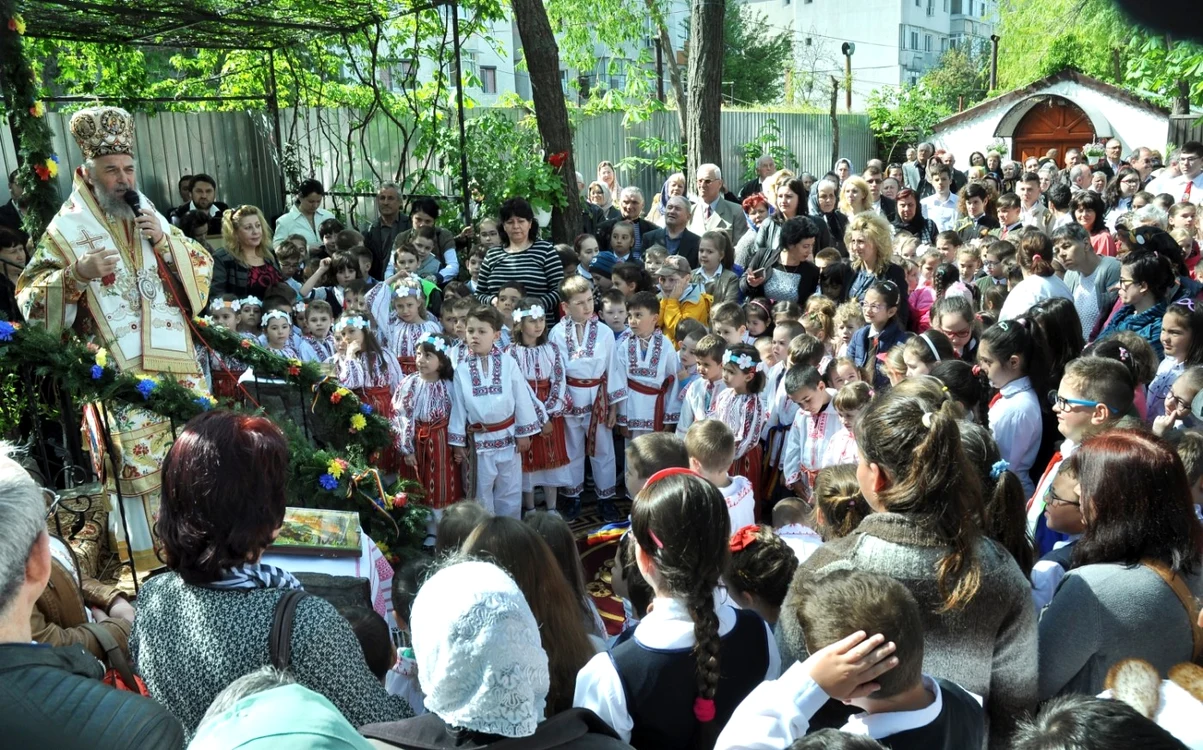 Imagine de la slujba specială de la Galaţi FOTO pr Rareş Bucur
