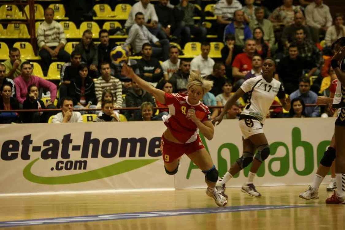 Oltchim - Toulon 28-19, în Liga Campionilor la handbal * Foto: L. Nica