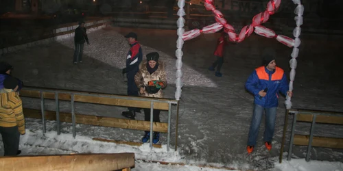 Patinoarul a fost mai mult gol la petrecerea de Valentine’s Day organizată de Primărie