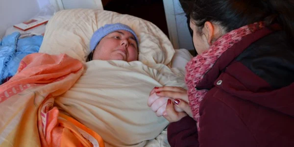 Aurelia Ardeleanu a fost ajutată de Protoieria Moineşti în prag de Crăciun FOTO epr.ro