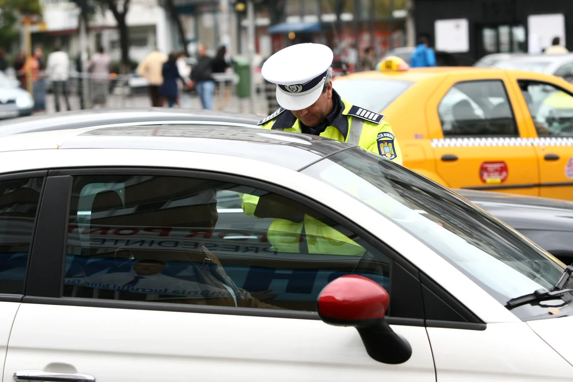 
    Poliția Rutieră de la noi și-ar dori amenzi mai aspre pentru șoferi (foto: Dorin Constanda)  