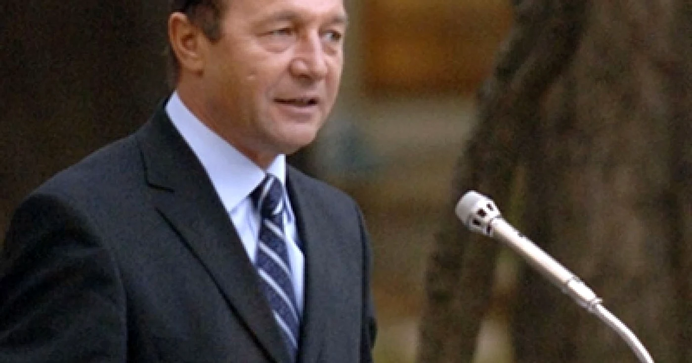 Votul românilor din străinătate l-au ajutat pe Traian Băsescu să câştige