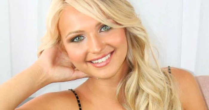 Miss Universe România  l-a întâlnit pe Hugh Hefner