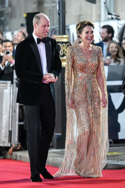 Kate Middleton a purtat o rochie aurie la premiera celui mai recent James Bond. Foto: Getty Images