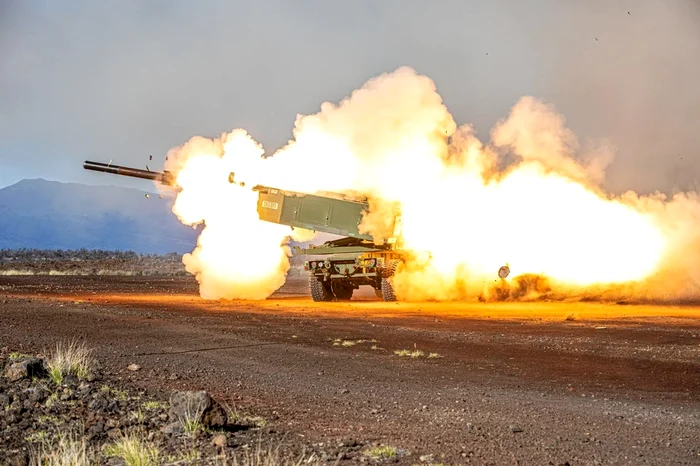 HIMARS lansează muniții numite „Guided Multiple Launch Rocket System". FOTO Profimedia (Arhivă)
