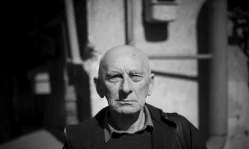 O bătaie în uşă jpeg