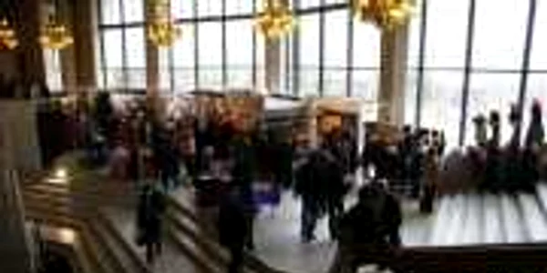 Craiova: Craiovenii spun ca pe timp de criză preţurile la articolele de îmbrăcăminte şi încălţăminte sunt mari