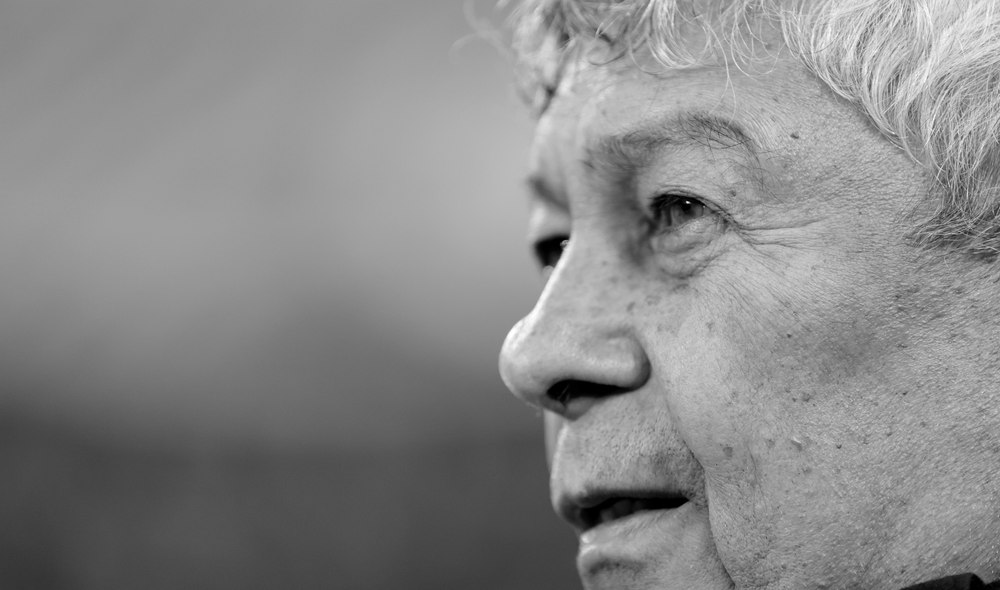 Tribut pentru Mircea Lucescu: scaunul pe care obișnuia să stea legendarul antrenor va rămâne neatins pe „Arcul de Triumf”