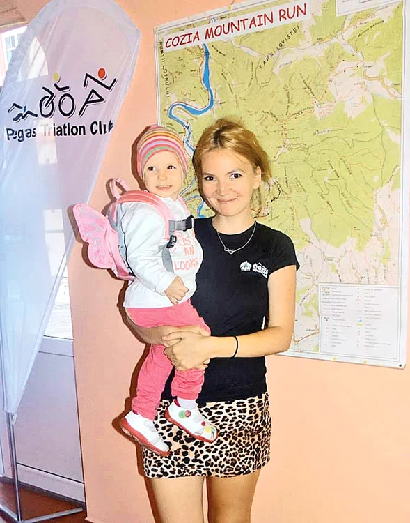 
    Alessia Ana  Maria Socaciu  are o fetiţă,  Iosefina, de  un an şi  şapte luniFoto: ARHIVA PERSONALĂ  
