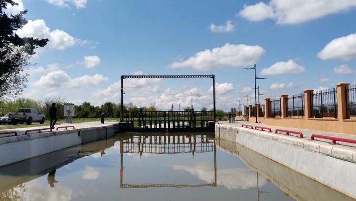 Ecluza de la Sânmihaiu Român funcţionează după mai bine de 60 de ani FOTO Ş.Both