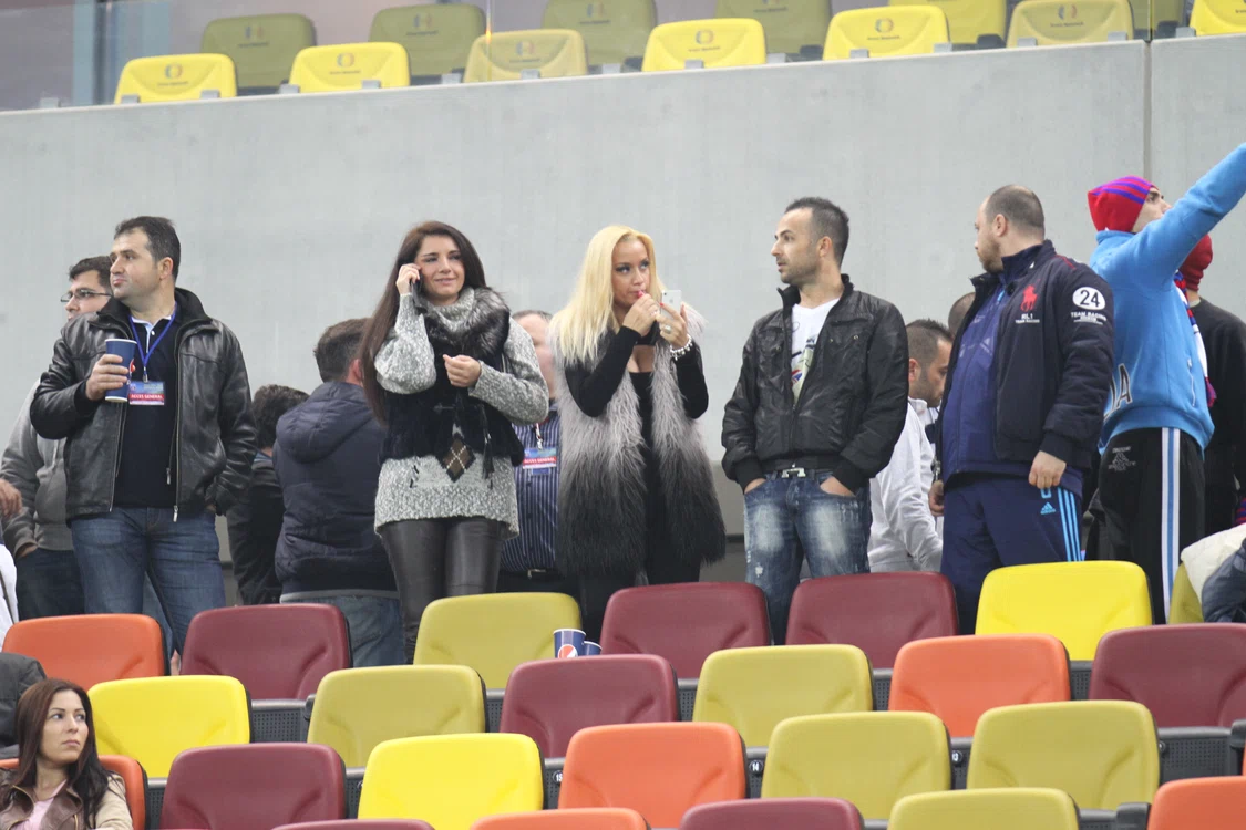 Alina și Pamela, la meci